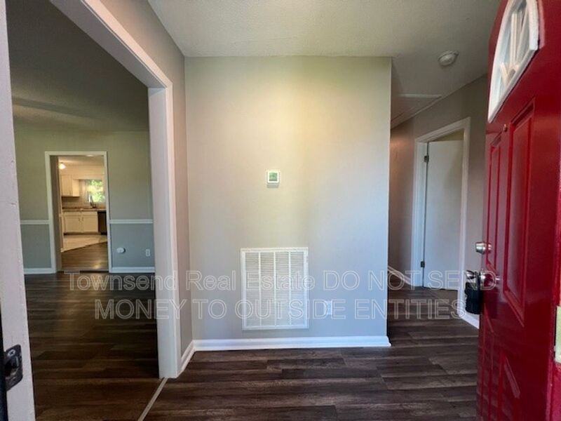 1017 Xavier Ct - Photo 3 of 15