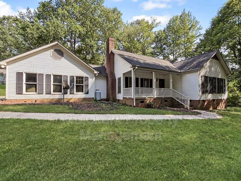 44 Regent Dr - Photo 3 of 21
