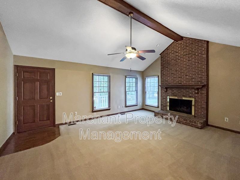 44 Regent Dr - Photo 4 of 21