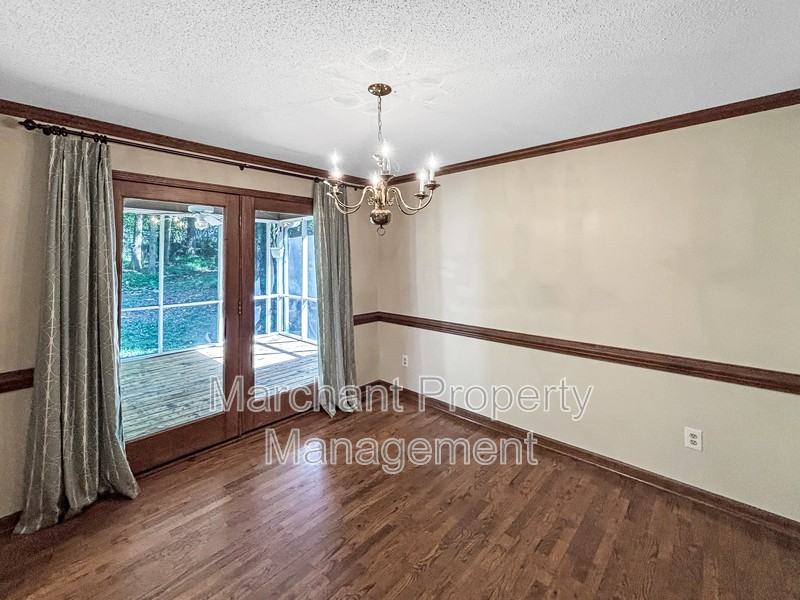 44 Regent Dr - Photo 5 of 21