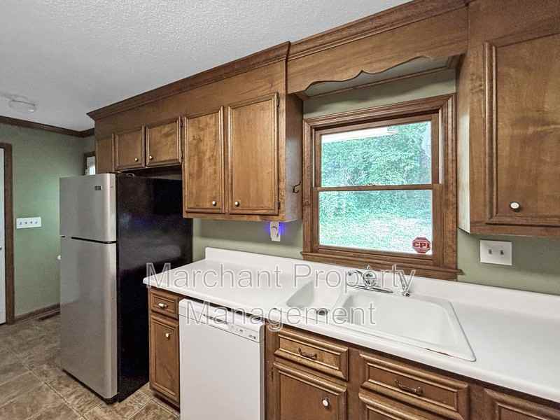 44 Regent Dr - Photo 6 of 21