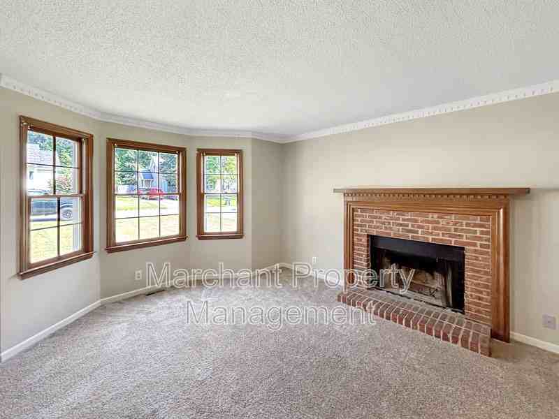 118 Creek Dr - Photo 4 of 20