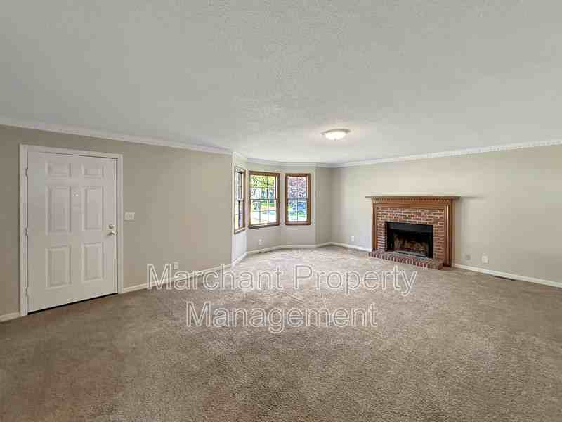 118 Creek Dr - Photo 5 of 20