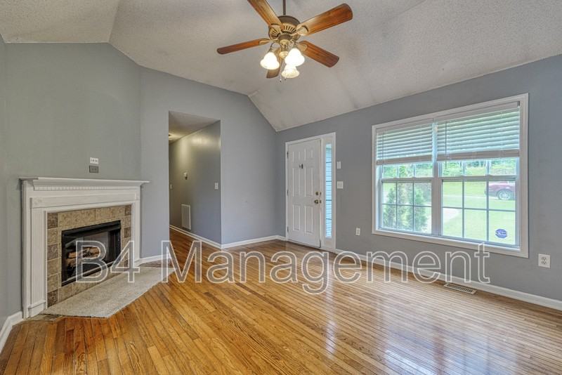 208 Cotton Creek Dr - Photo 6 of 32