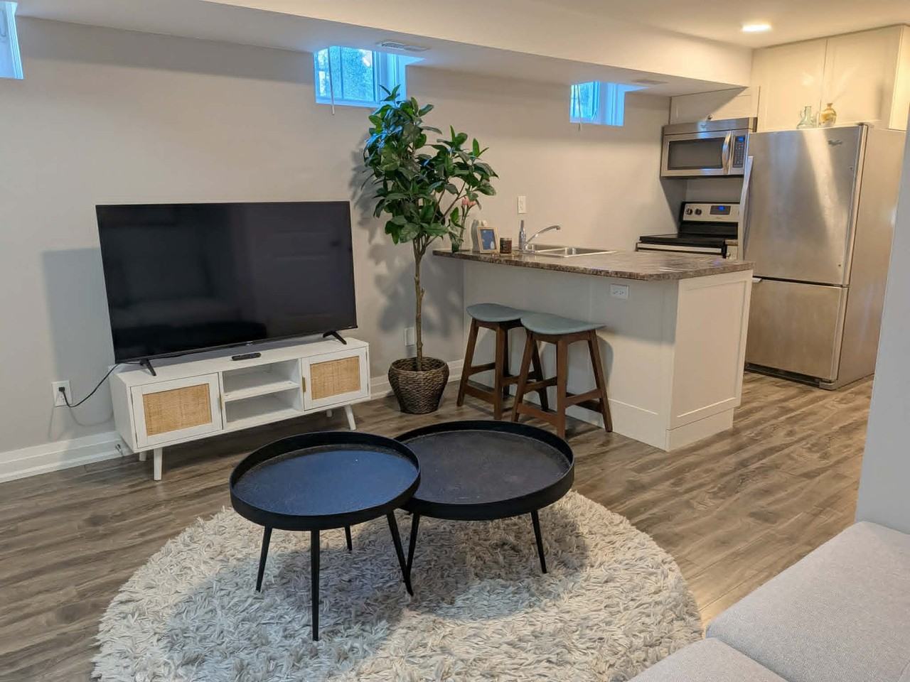 2833 Saint Clair Avenue East - Photo 4 of 9