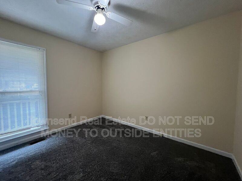 5038 Linton Hall Rd - Photo 5 of 13