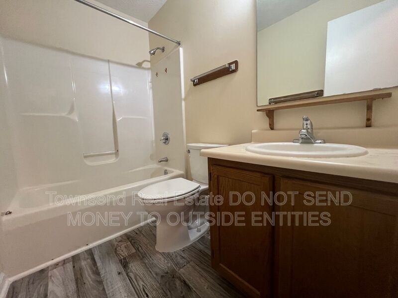 5038 Linton Hall Rd - Photo 7 of 13
