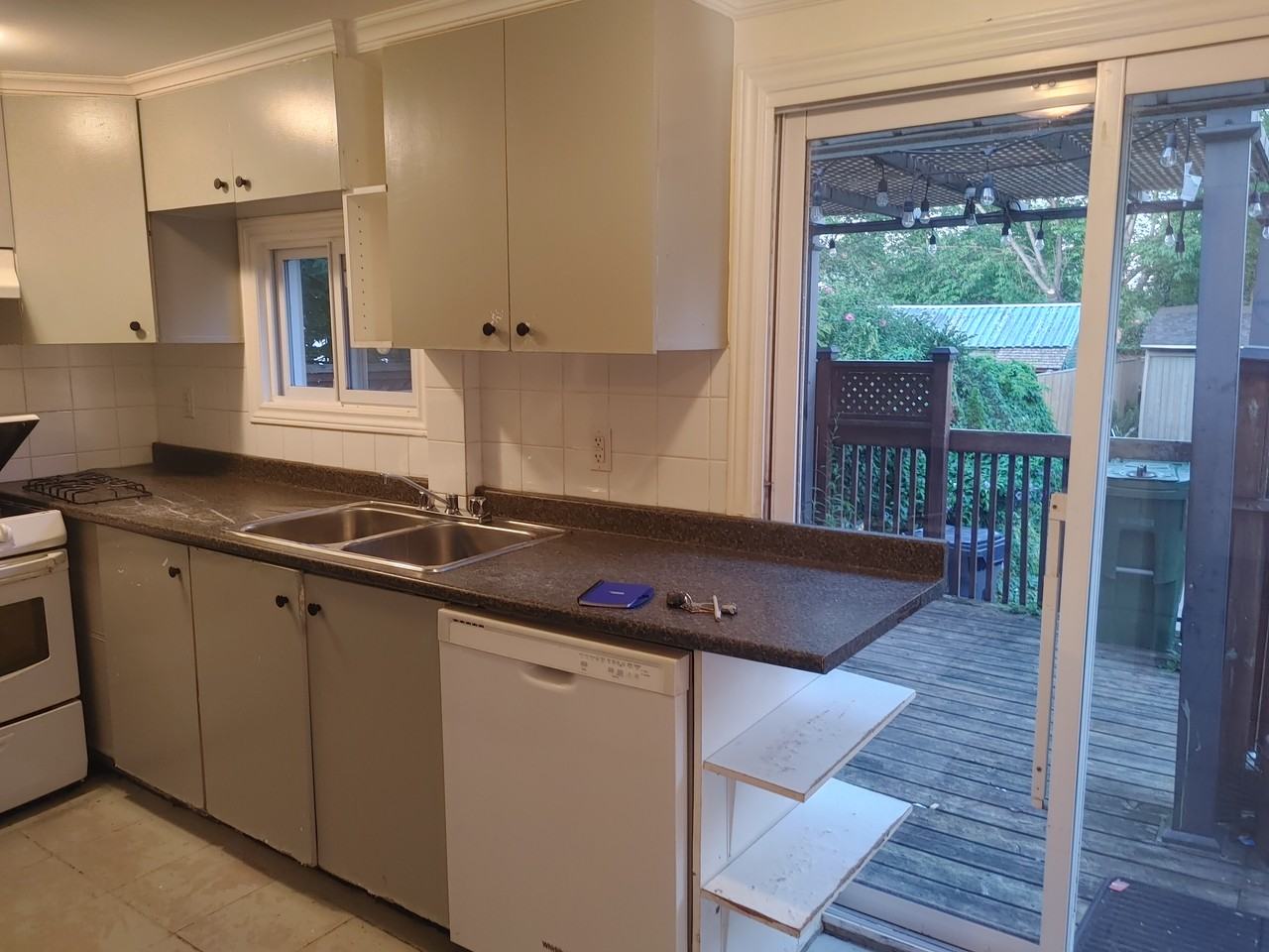 155 Royal York Road - Photo 7 of 8