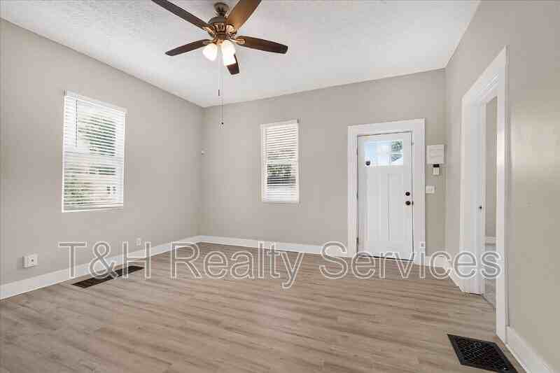 604 W Fourth St - Photo 7 of 41