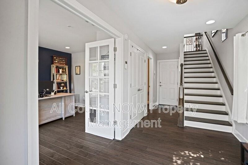 2910 Pinebrook Rd - Photo 3 of 33