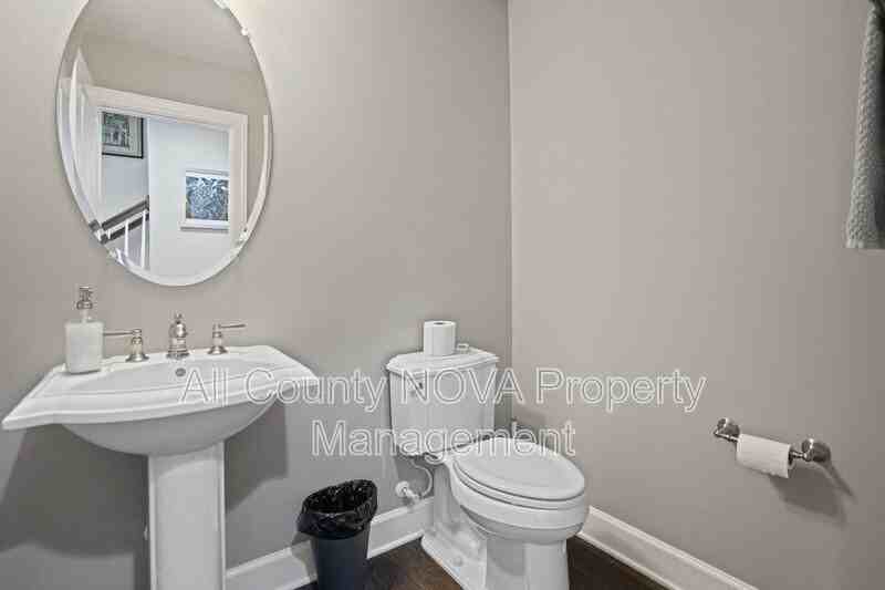 2910 Pinebrook Rd - Photo 6 of 33
