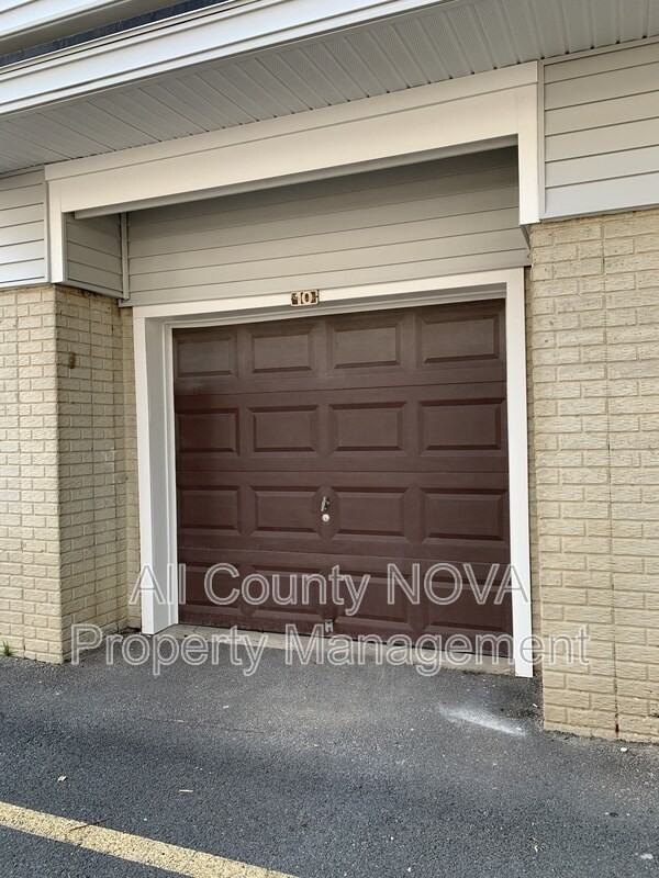 1611 Carriage House Ter #1611D - Photo 2 of 17