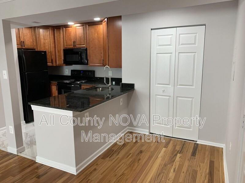 1611 Carriage House Ter #1611D - Photo 5 of 17