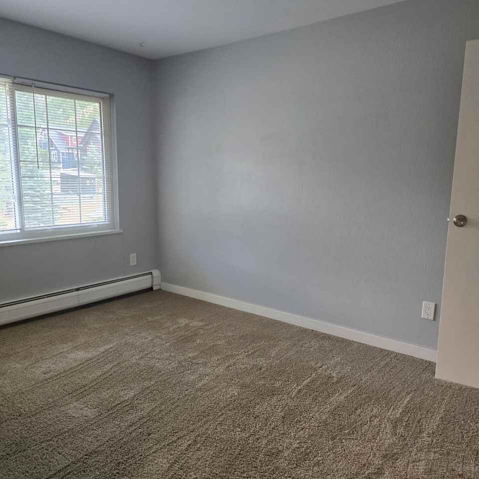 402 11th St #6 - Photo 6 of 11