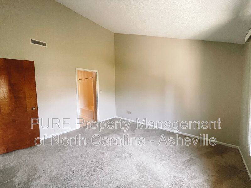 11 Elderberry Ln #B - Photo 7 of 15