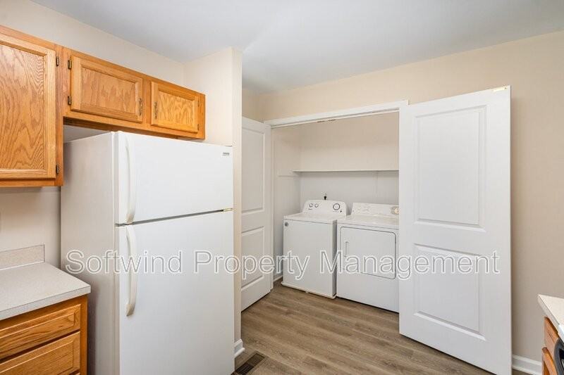 1217 Summer St - Photo 2 of 16