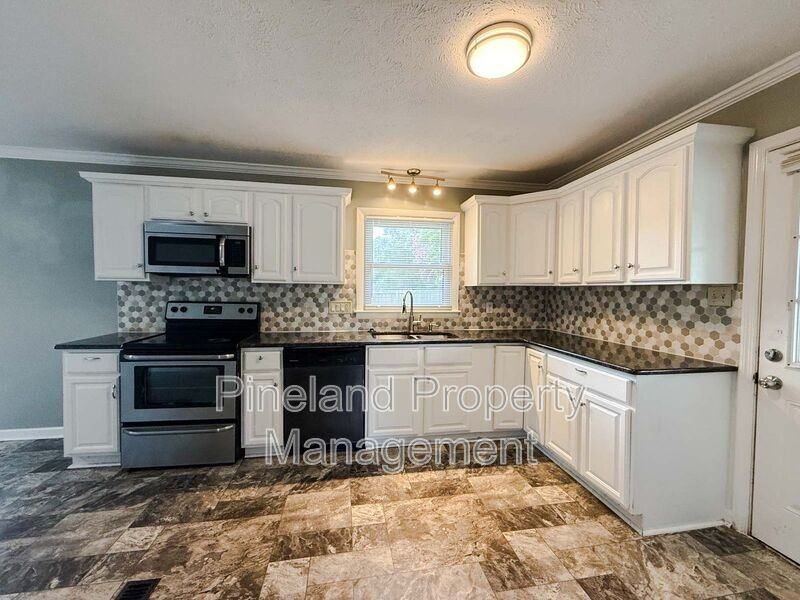 6151 Wynnwood Dr - Photo 6 of 21