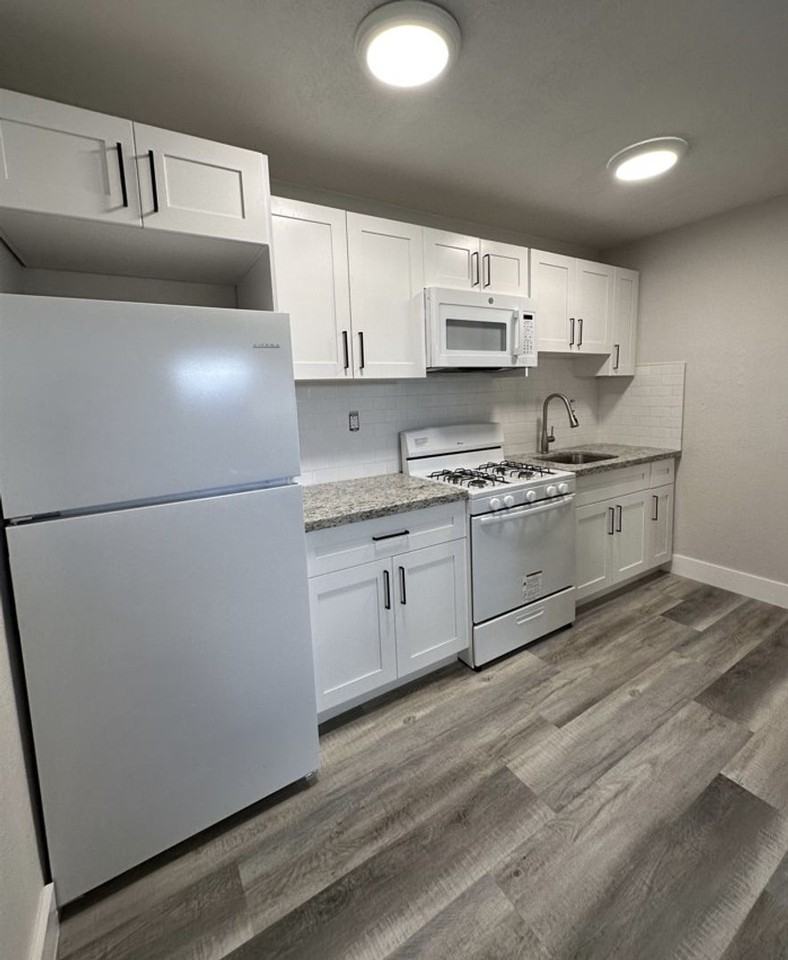 F6 - 25 W 6 St - Photo 2 of 7