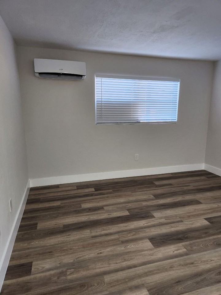 F6 - 25 W 6 St - Photo 3 of 7