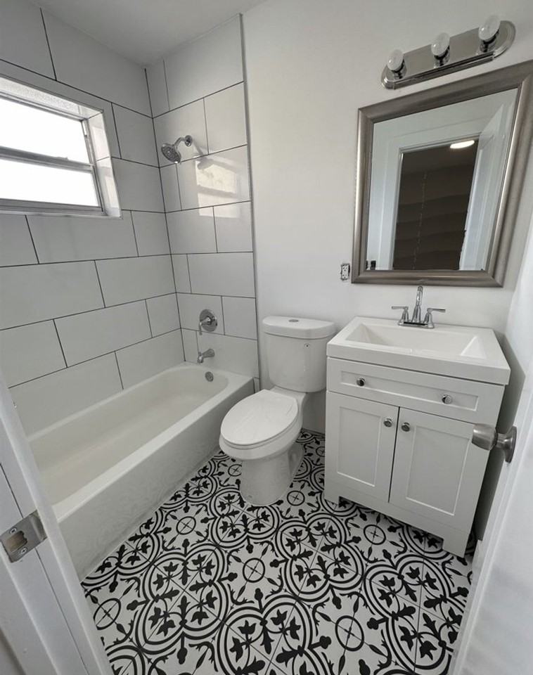 F6 - 25 W 6 St - Photo 4 of 7