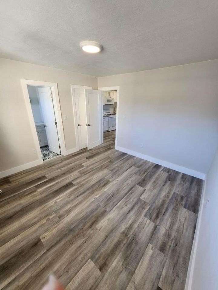 F6 - 25 W 6 St - Photo 6 of 7