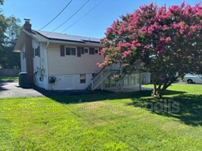 1185 Bayview Vis - Photo 3 of 10