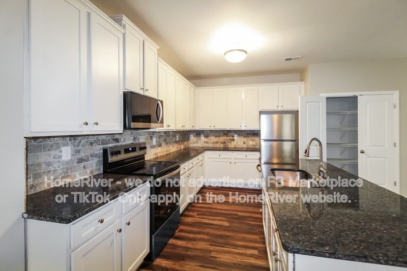 212 Daisy Cir - Photo 4 of 17