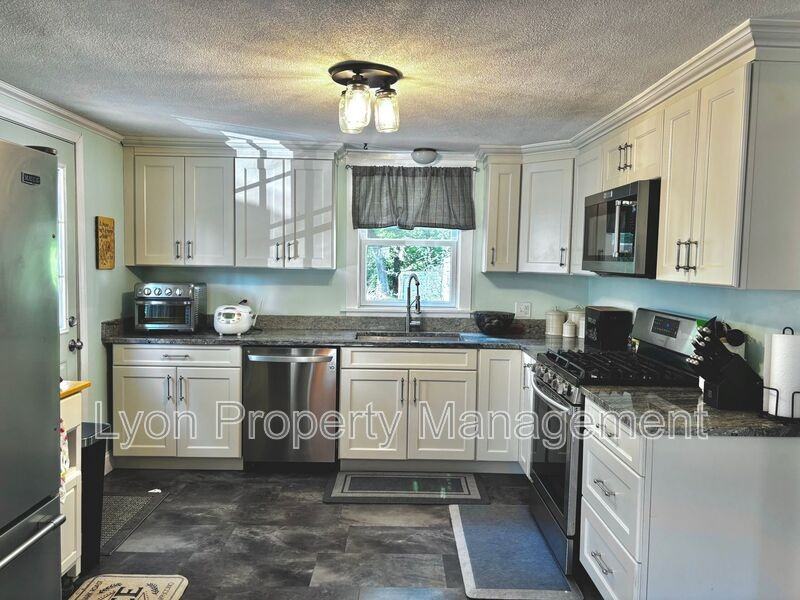 140 Long View Dr - Photo 3 of 26