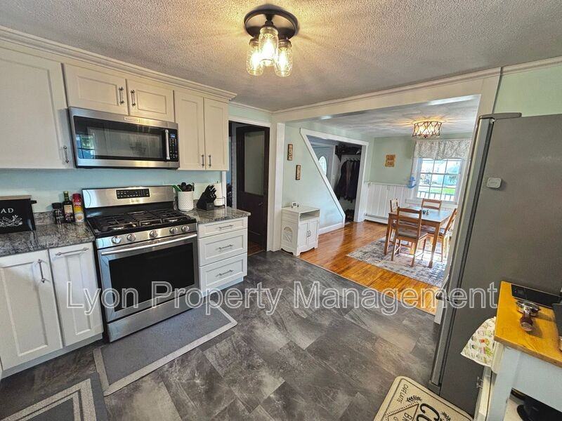 140 Long View Dr - Photo 4 of 26