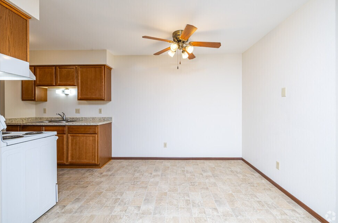 Whitman Park Apartments - Photo 4 of 12