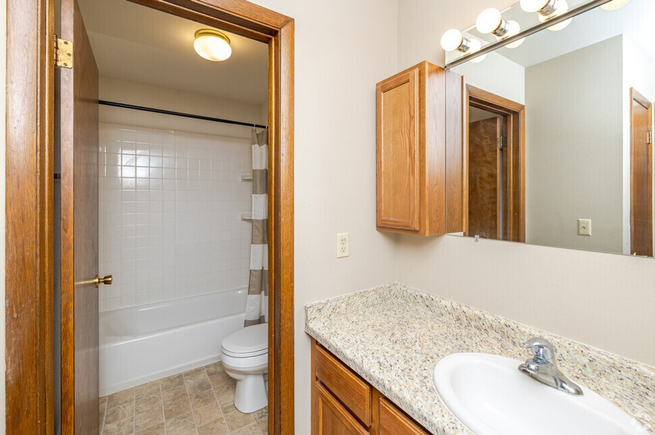 Whitman Park Apartments - Photo 5 of 12