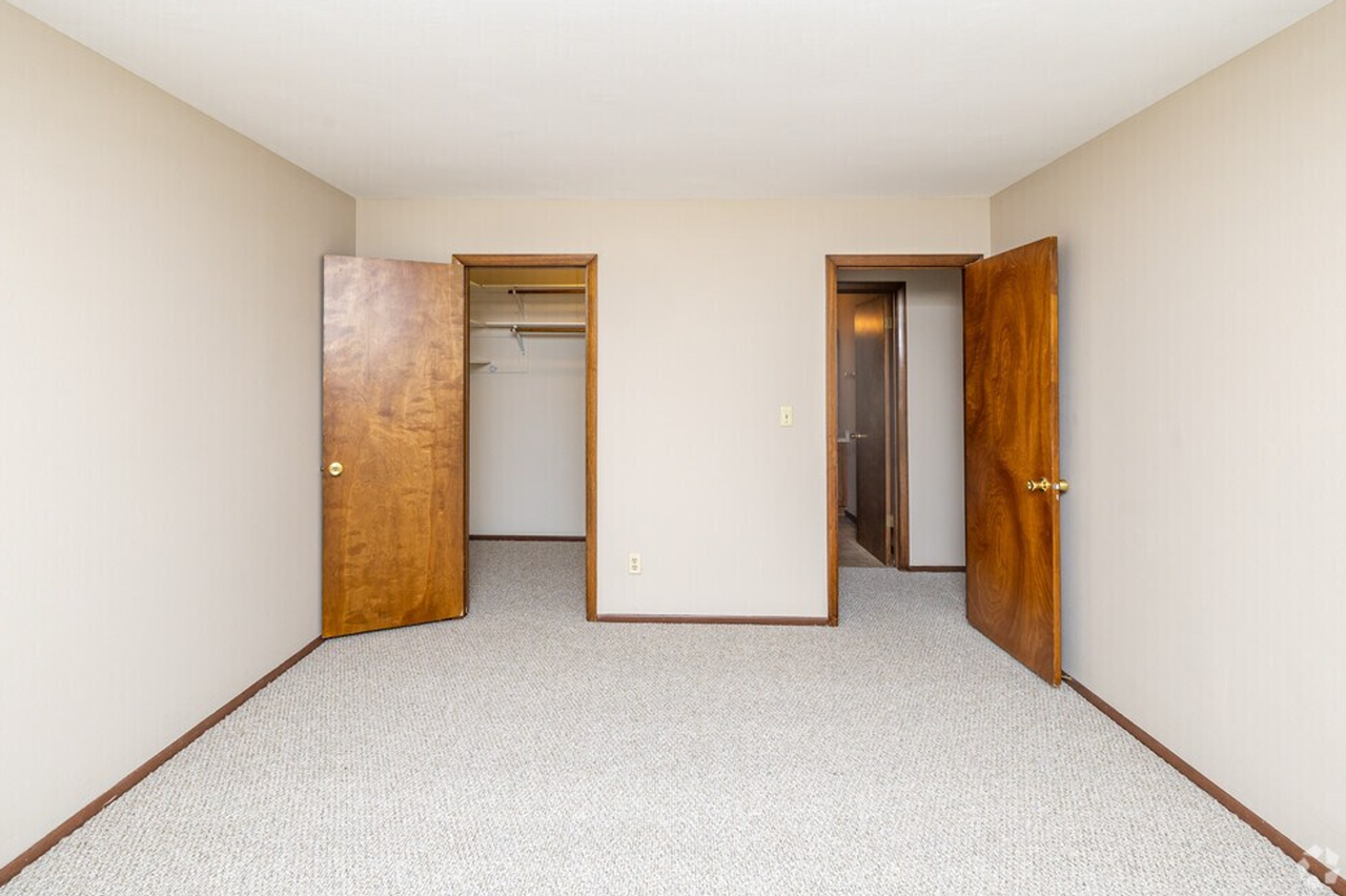 Whitman Park Apartments - Photo 6 of 12