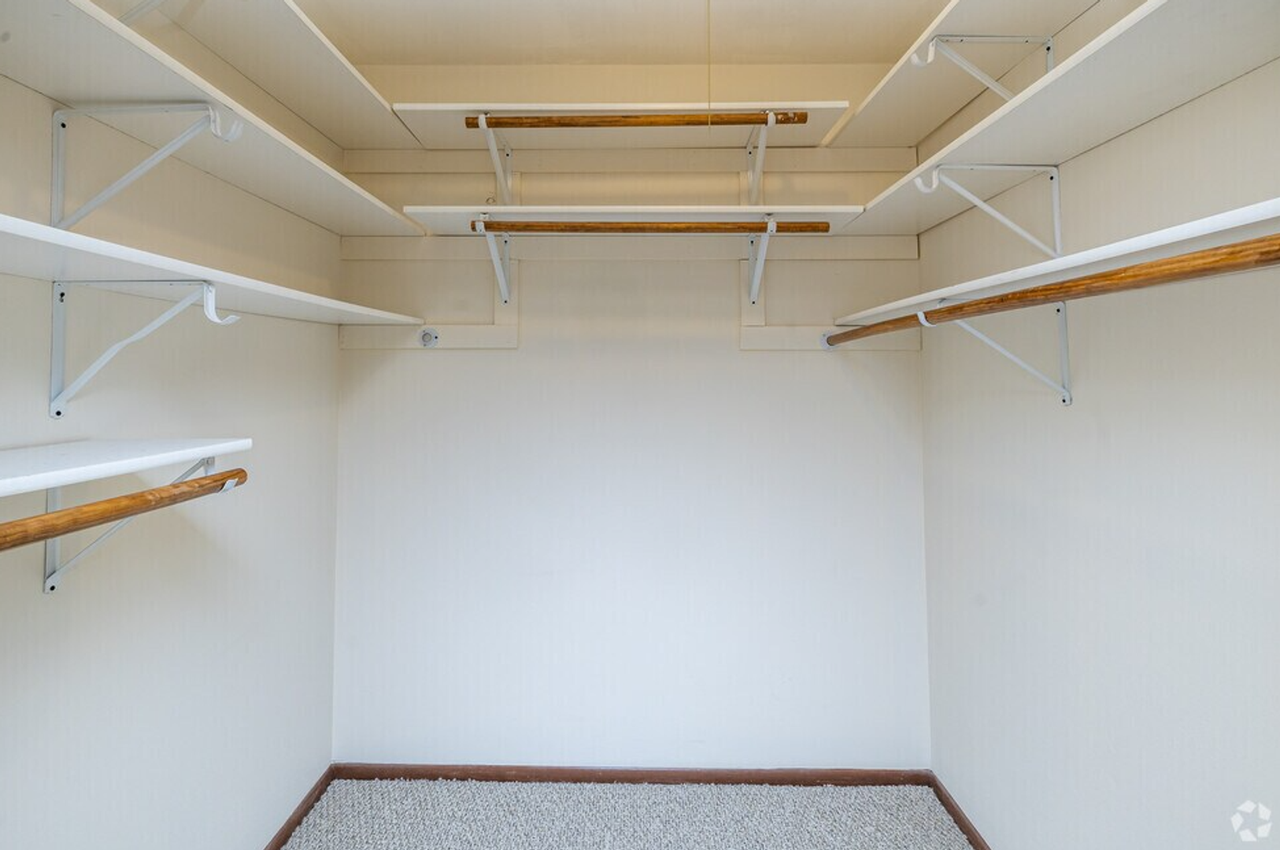 Whitman Park Apartments - Photo 7 of 12