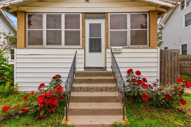 2315 N 61st St - Photo 2 of 34