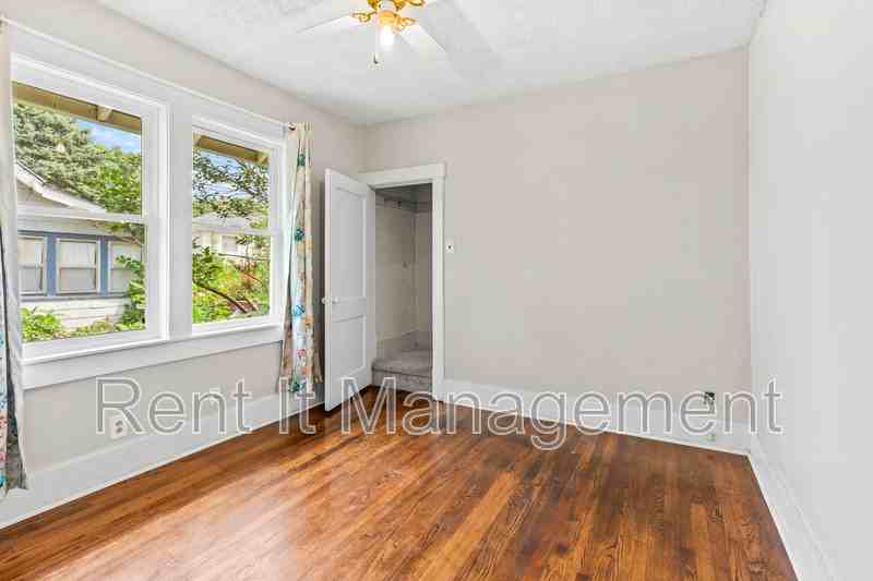2315 N 61st St - Photo 7 of 34