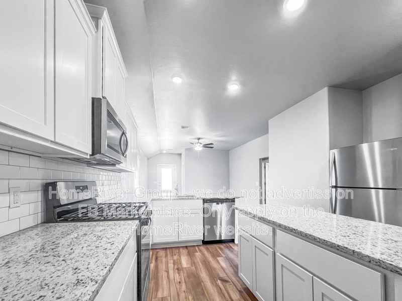 9328 Nw 126th St - Photo 5 of 22