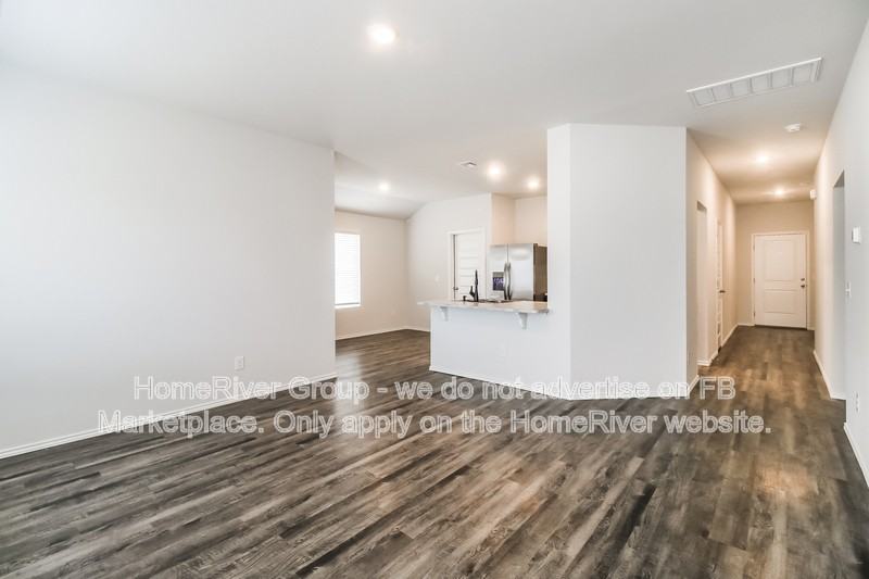 3119 Valley Dr - Photo 4 of 17
