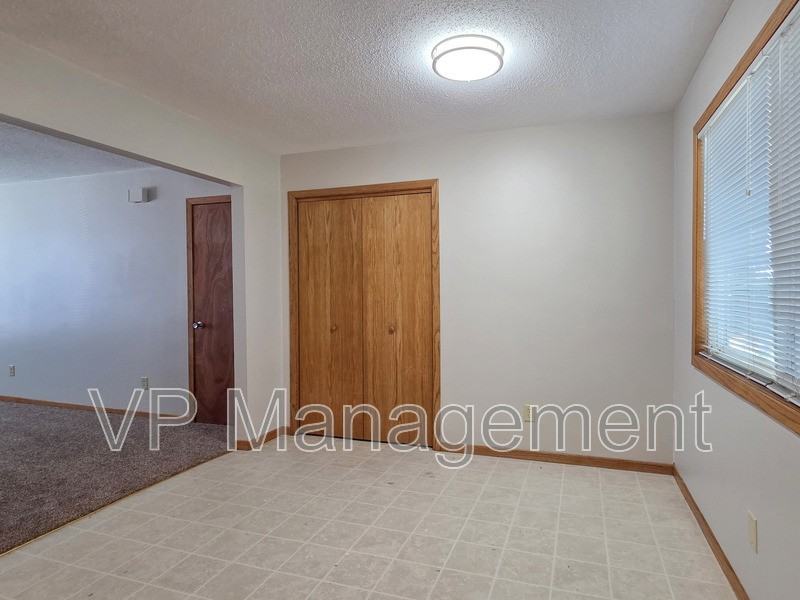 19 Park Crest Ct - Photo 7 of 9