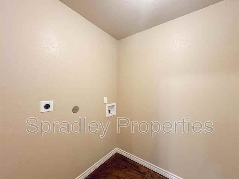 1571 Brady Way - Photo 5 of 15