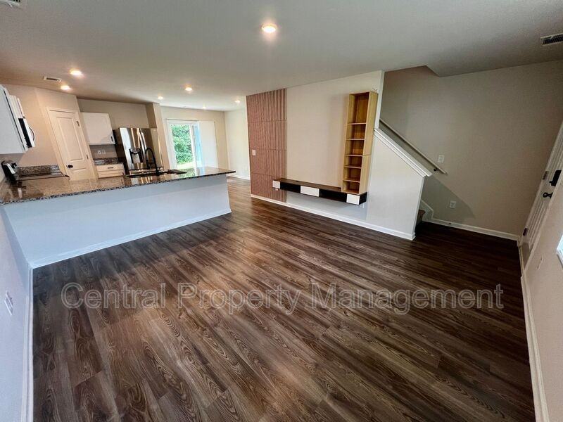 124 Brooks Dr - Photo 3 of 17