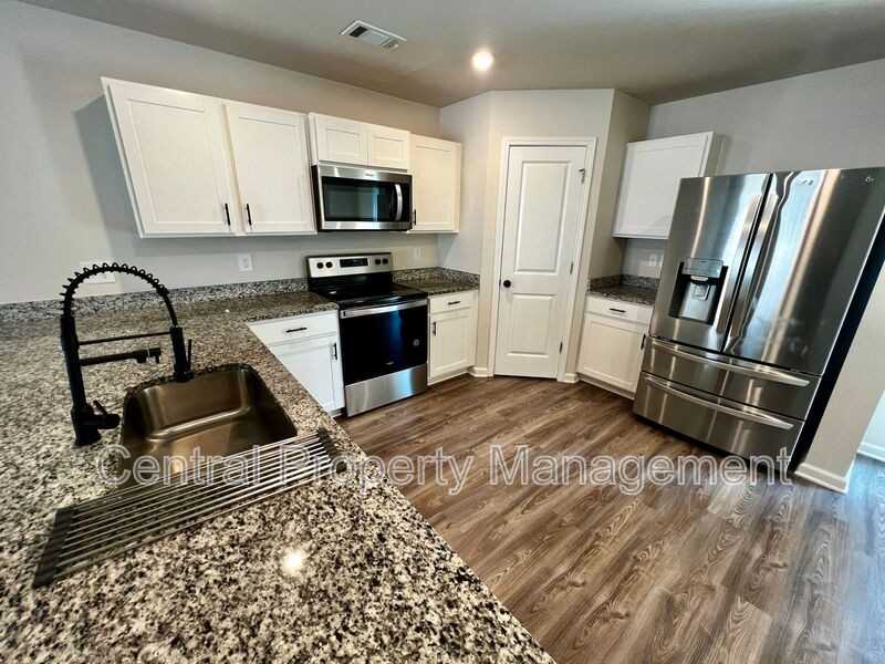 124 Brooks Dr - Photo 4 of 17