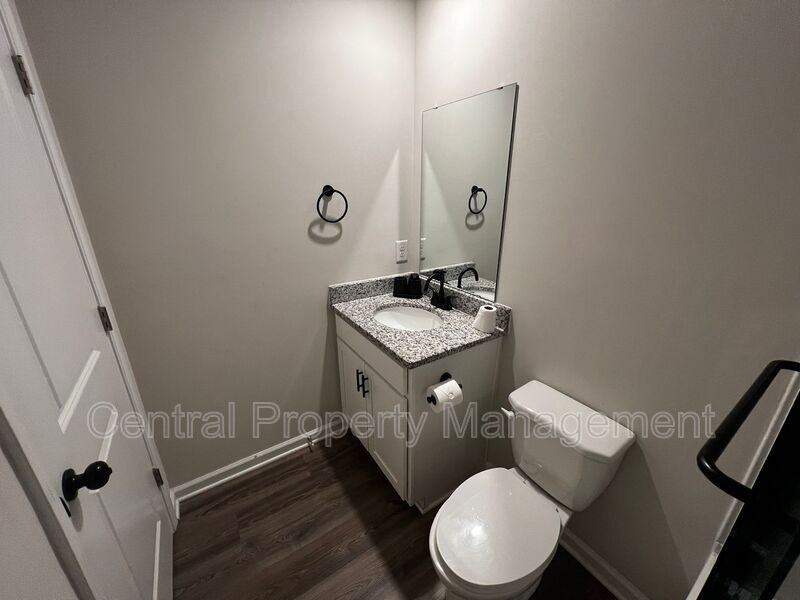 124 Brooks Dr - Photo 5 of 17