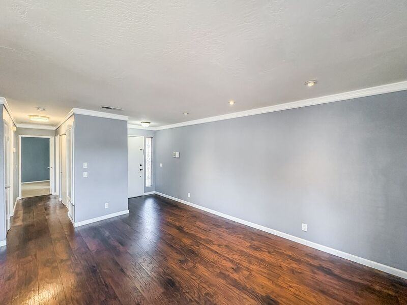 1020 Grape St - Photo 3 of 22