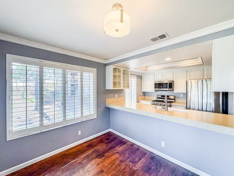 1020 Grape St - Photo 6 of 22