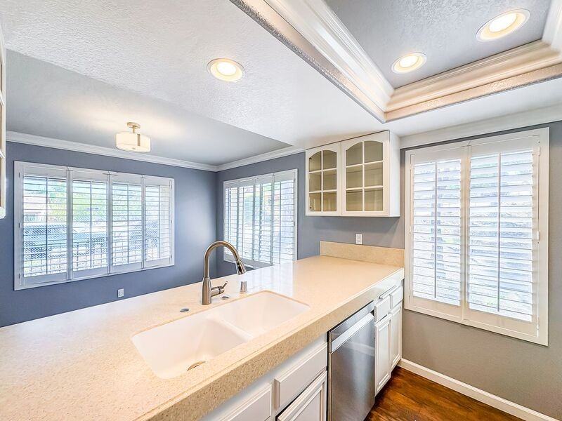 1020 Grape St - Photo 7 of 22