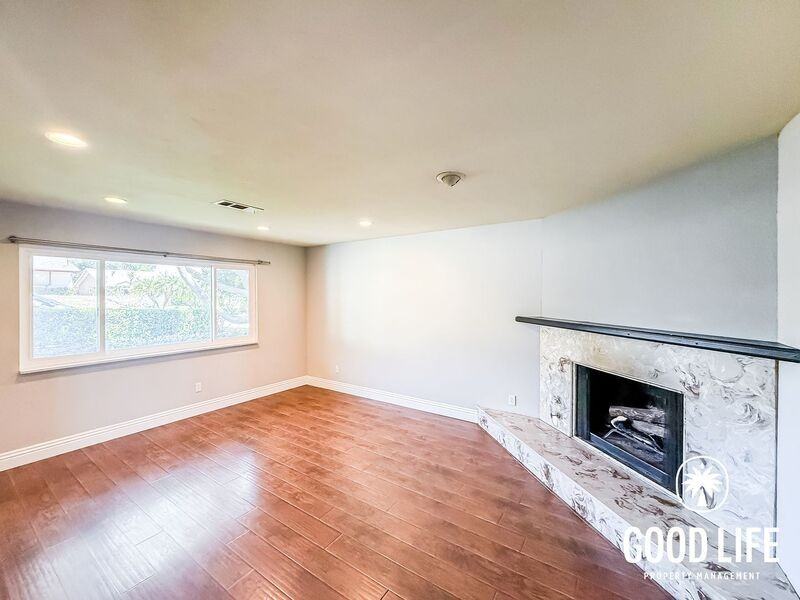 1031 Emelita St - Photo 2 of 19