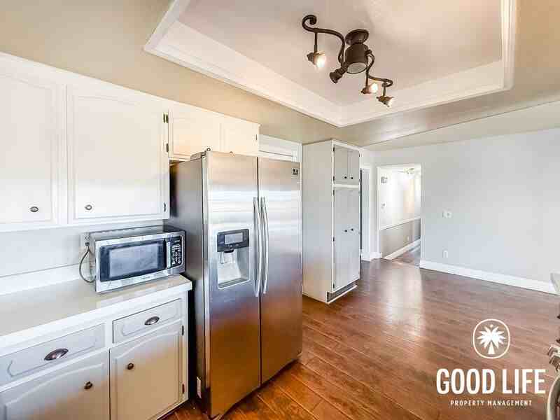 1031 Emelita St - Photo 5 of 19