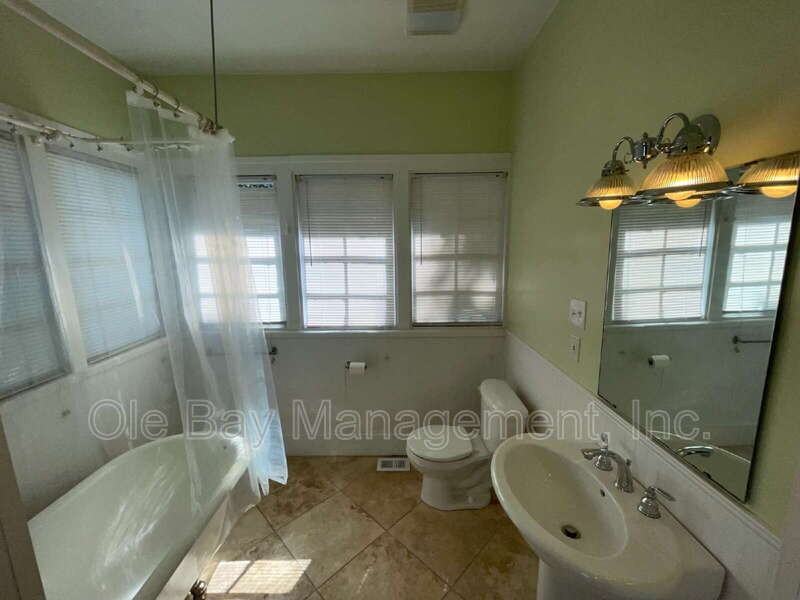 2153 Dauphin St - Photo 7 of 11