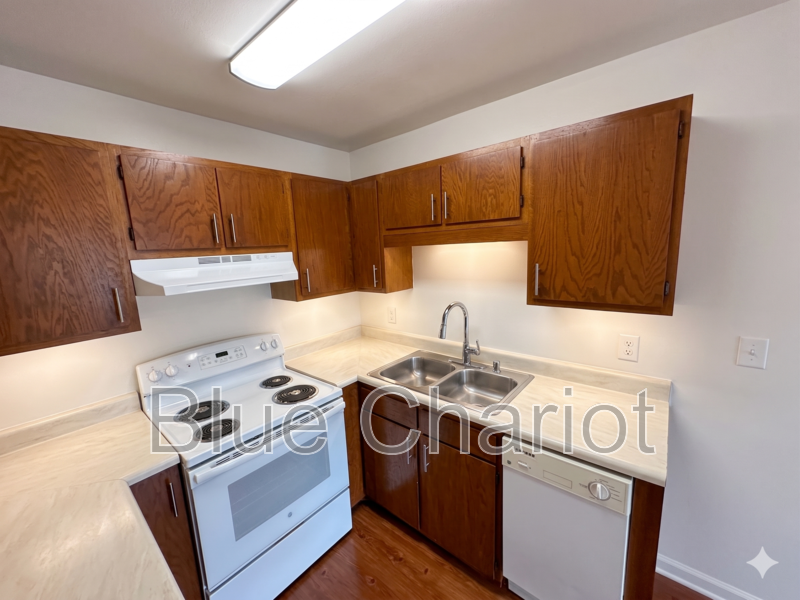 502 Raynor St - Photo 2 of 12