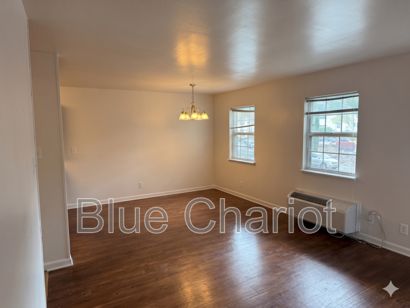 502 Raynor St - Photo 3 of 12